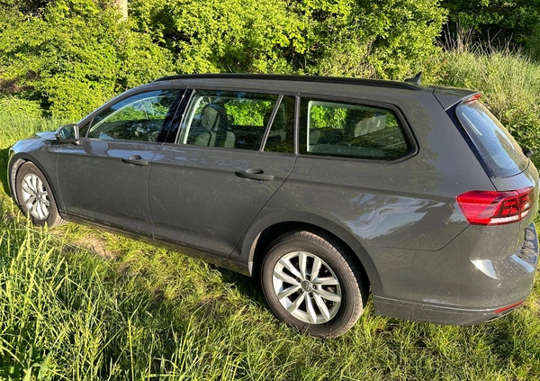Volkswagen Passat cena 69900 przebieg: 241000, rok produkcji 2020 z Staszów małe 46